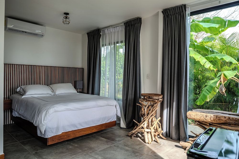 The Bohemian Lagarto Deluxe Studio Suite, Multiple Beds, Beach View 9