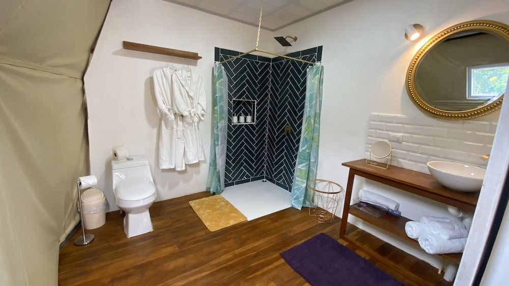 Luxury Suite, 1 King Bed, Bathtub, Mountain View