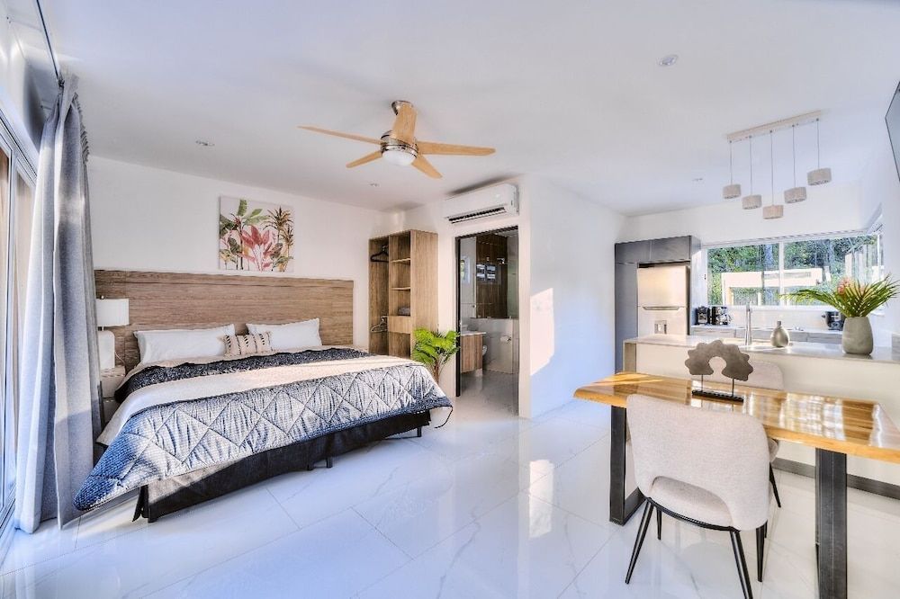 Comfort Villa, Pool View