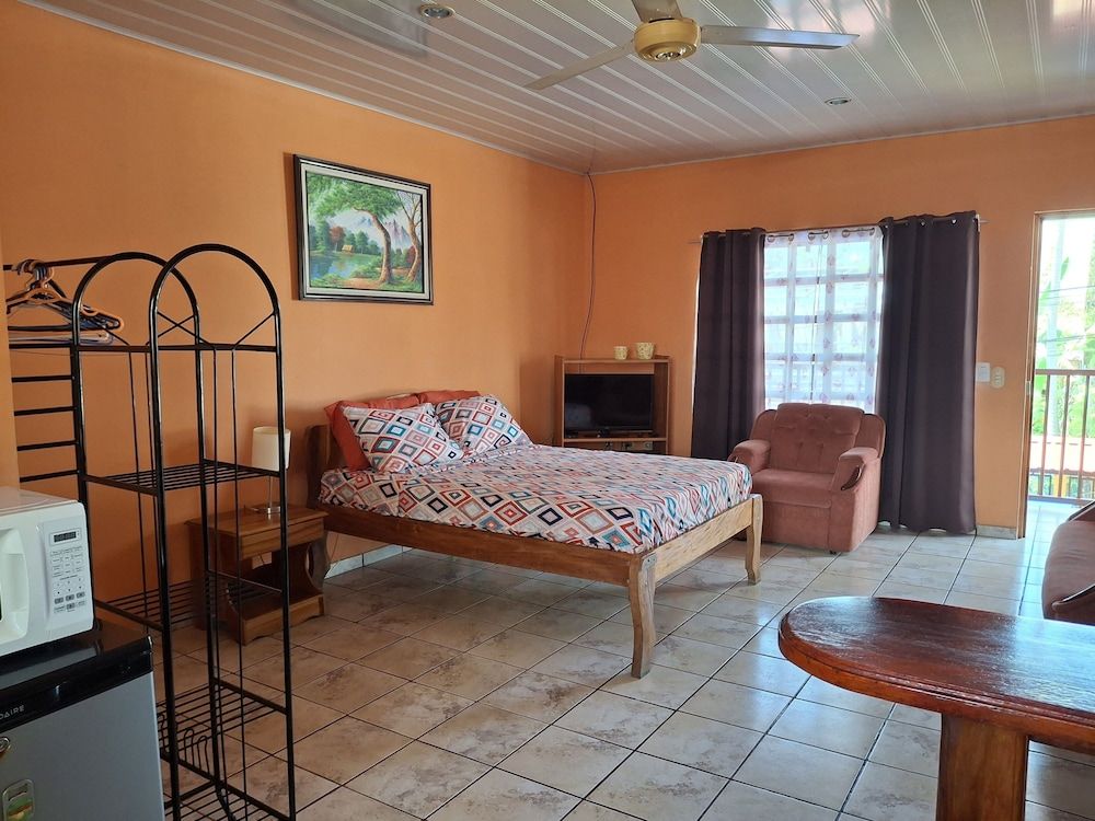 Studio, 1 Queen Bed, Microwave, Courtyard View