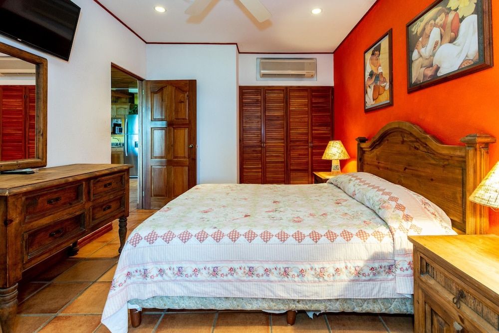 Condo, 2 Bedrooms