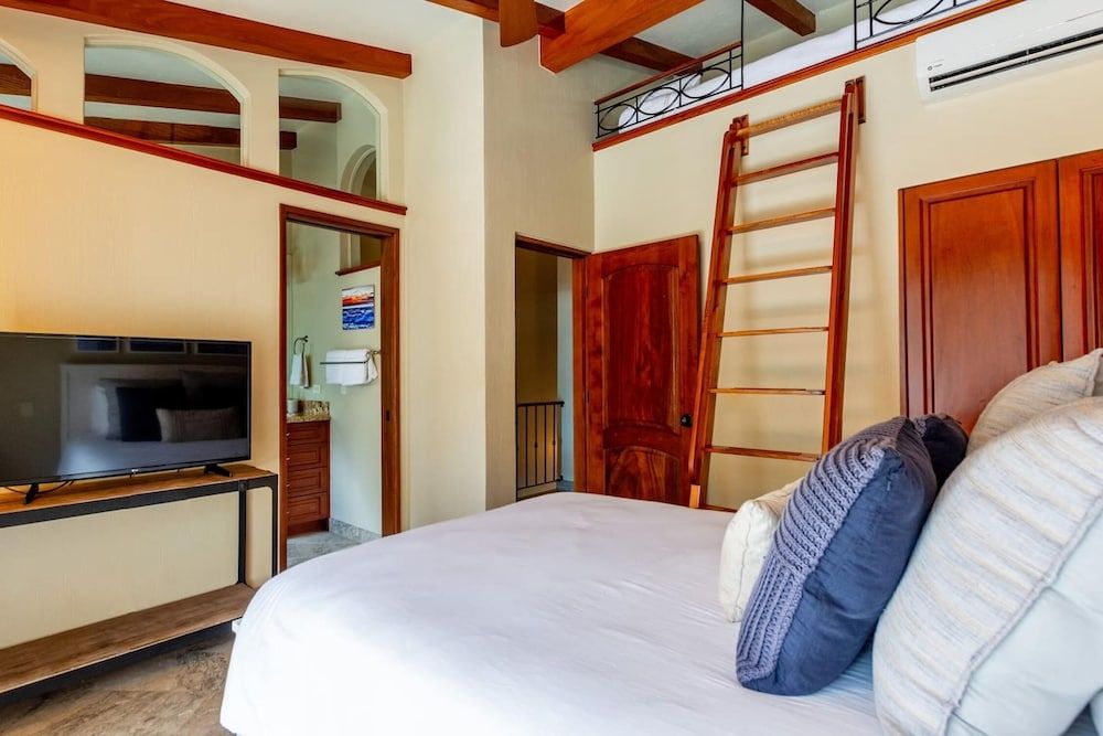 Condo, 2 Bedrooms
