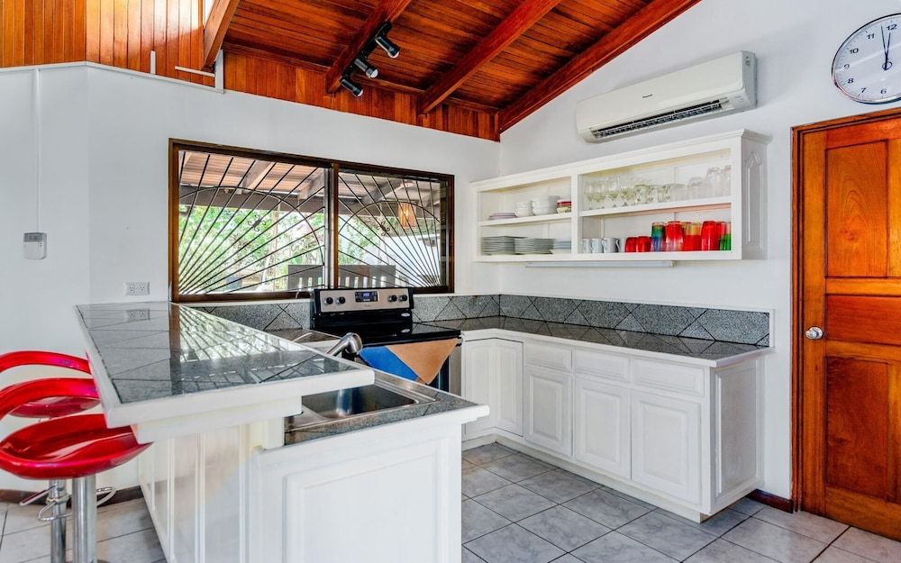 5-BD Beachfront, Ocean-View Hillside Home