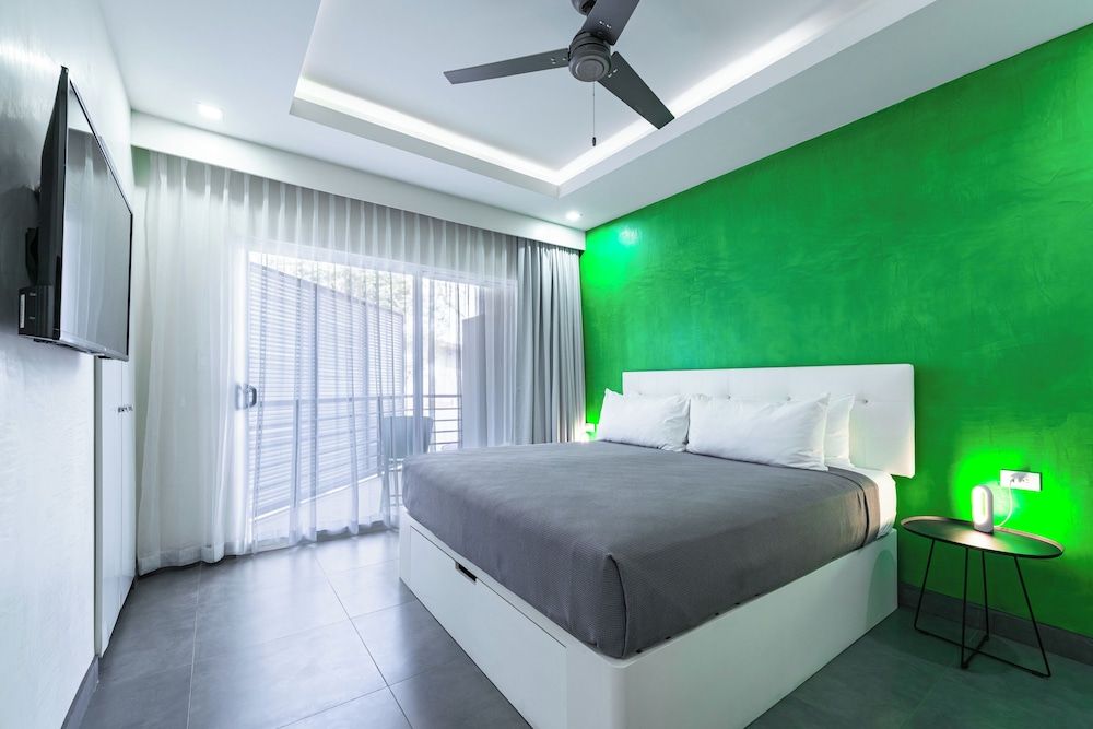 Room (J Suite)