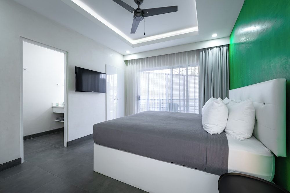Room (J Suite)