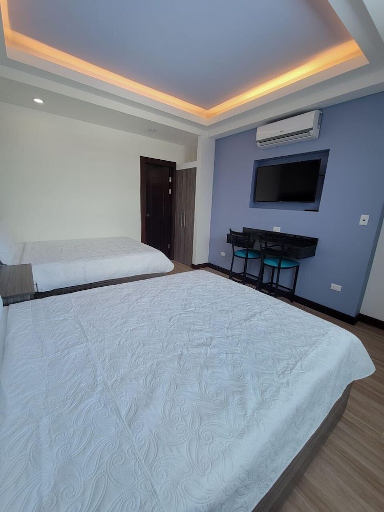 Hotel Cayuga Triple Room 2