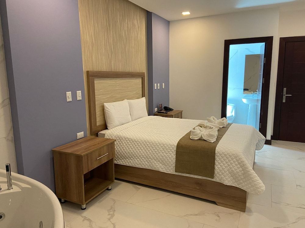 Hotel Cayuga Suite Jacuzzi 4