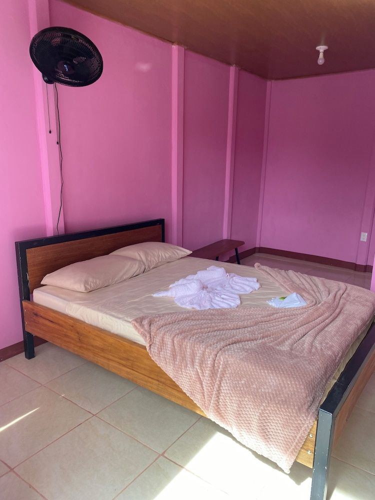 Basic Room, 1 Queen Bed