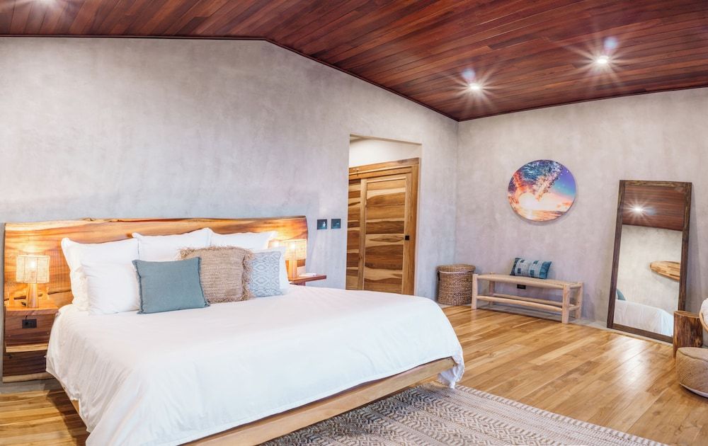 Lamangata Luxury Surf Resort Ocean View Suites - 2 Guests 4