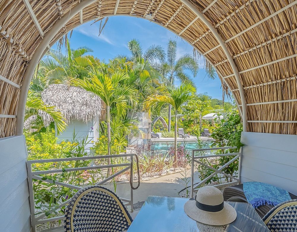 Les Voiles Blanches Tamarindo Classic Double Room, Ensuite, Pool View 5