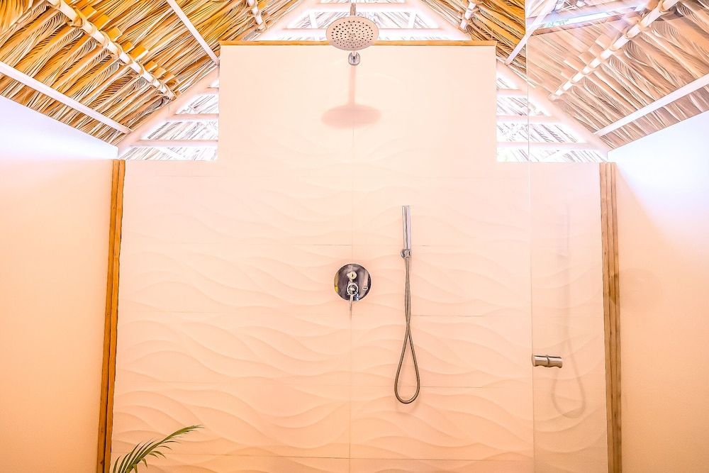 Les Voiles Blanches Tamarindo Superior Double Room, Ensuite, Garden View 3