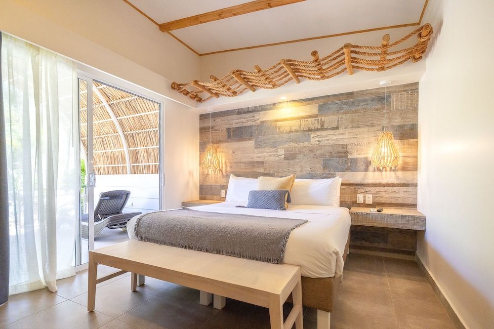 Les Voiles Blanches Tamarindo Classic Double Room, Ensuite, Pool View 2