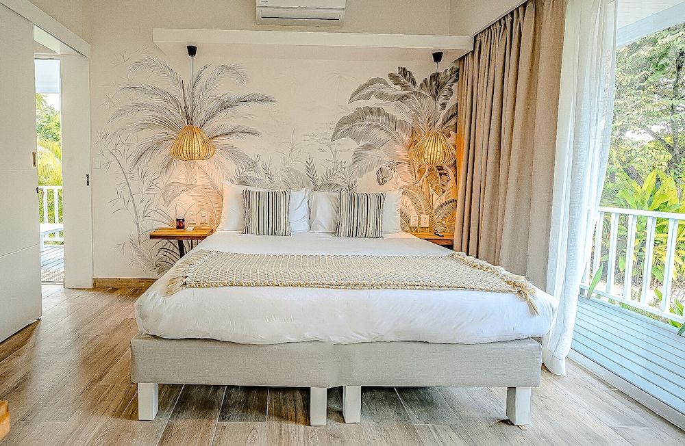 Les Voiles Blanches Tamarindo Signature Bungalow, Ensuite, Pool View 4