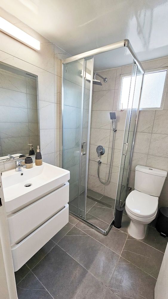 La Magenta Apartments Comfort Apartment, Patio, City View 2