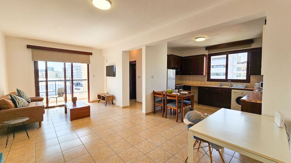 Sunlit Cozy Apartment