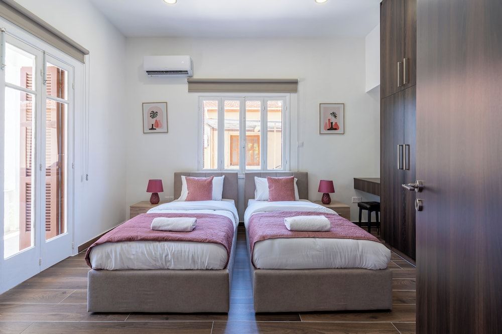 Basic Apartment, 2 Bedrooms, Balcony, City View