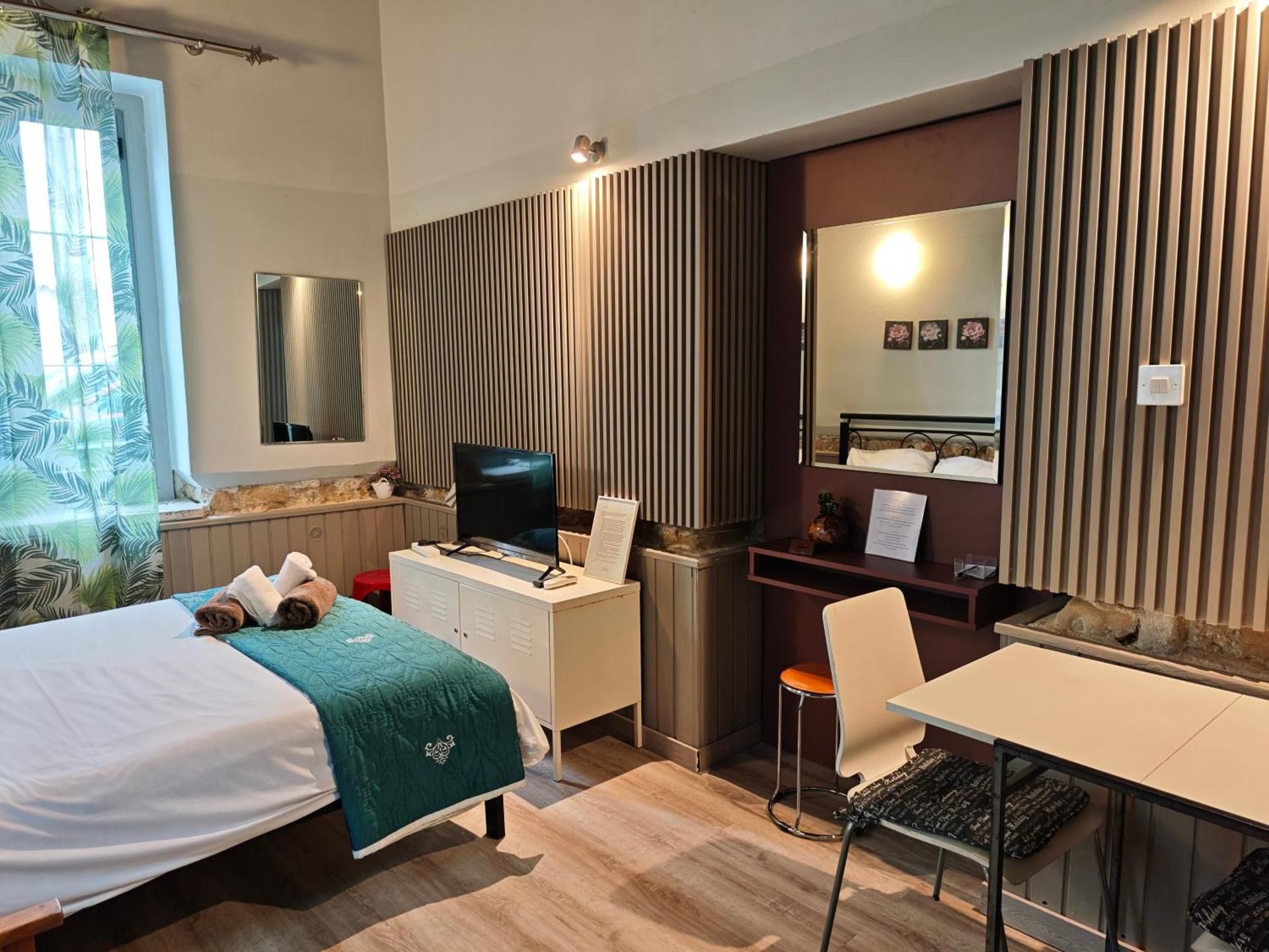 Deluxe Double Studio