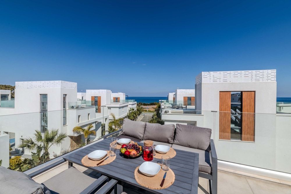 By The Beach - Aura Villa