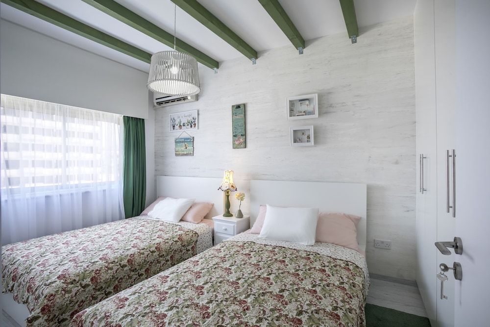 Castle Holiday Apartments Hipster Two-Bedroom Apartment (D418)