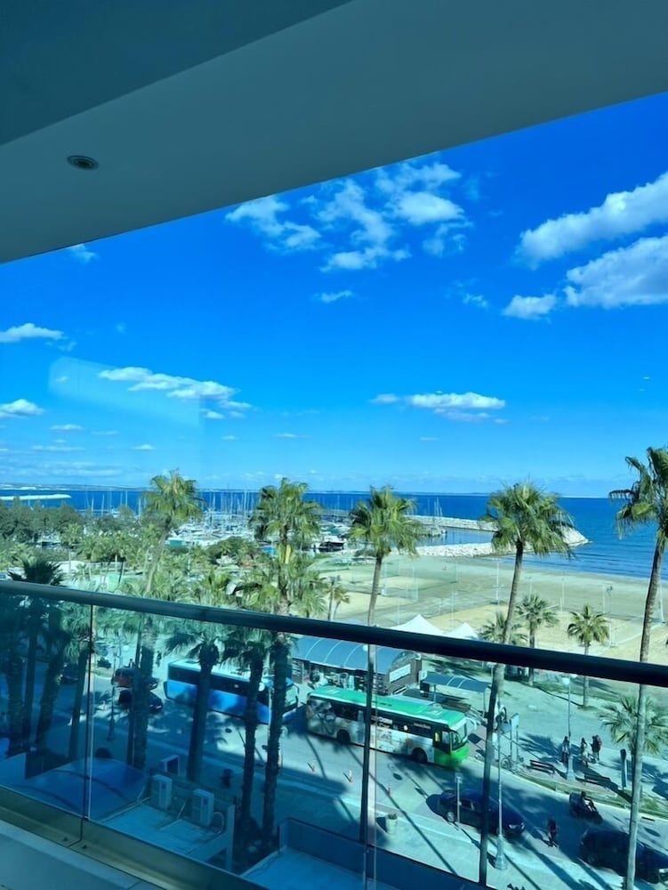 Aphrodite Plaza Luxury Apartment, 3 Bedrooms, Balcony, Sea View 3