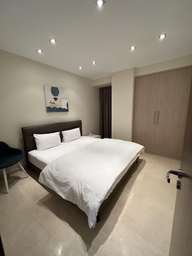 Aphrodite Plaza Luxury Apartment, 2 Bedrooms, Balcony, Sea View 2