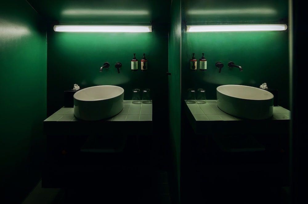 Heart Hotel Deluxe Double Room 8