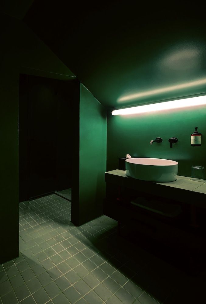 Heart Hotel Deluxe Double Room 7