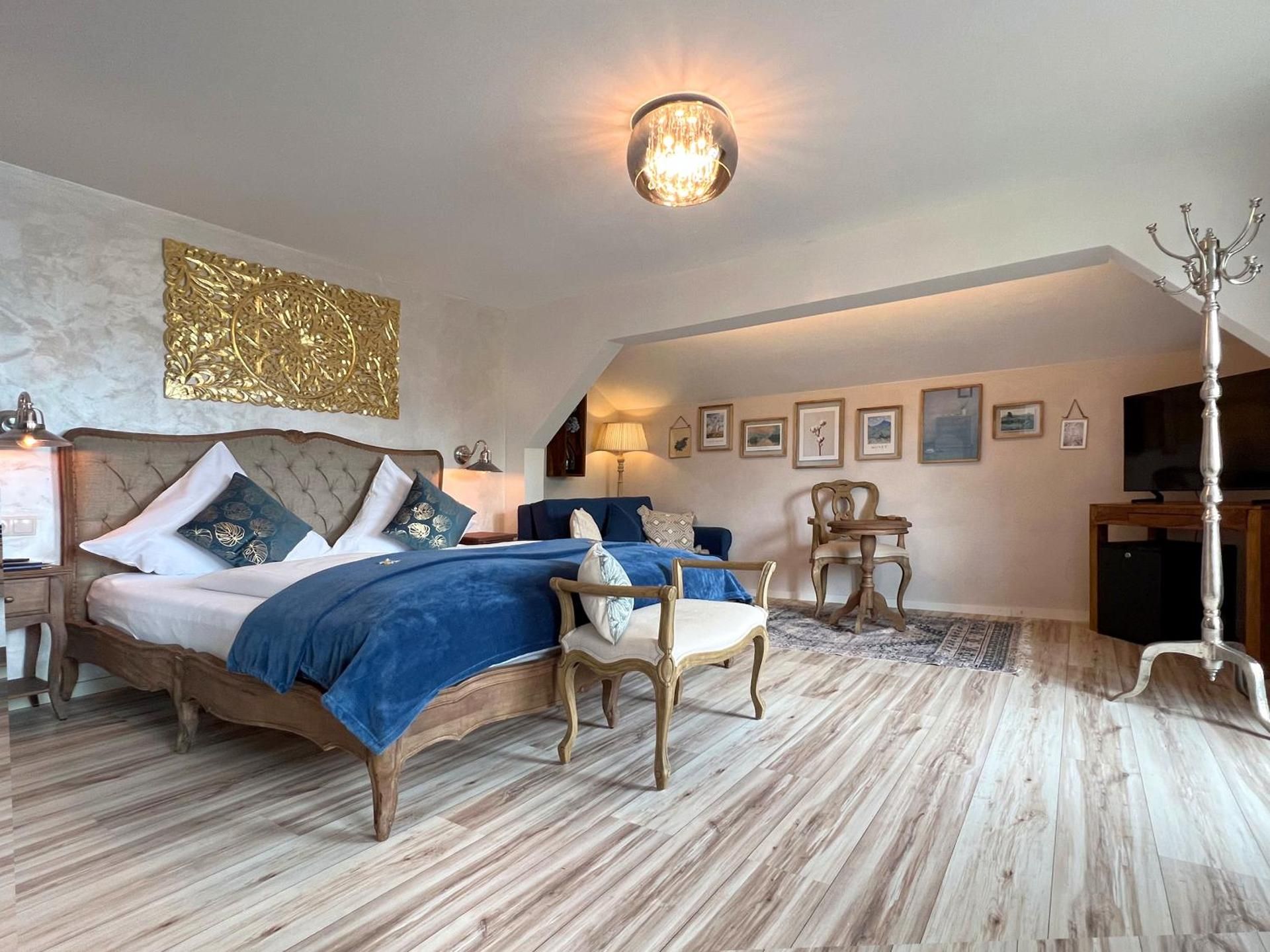 Large Double Room with lake view and balcony