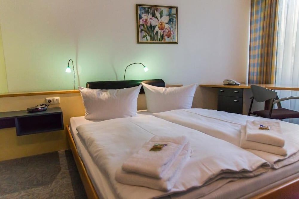 Seepark Hotel am Wandlitzsee Comfort Double or Twin Room, 1 Bedroom, Non Smoking, Garden View 2