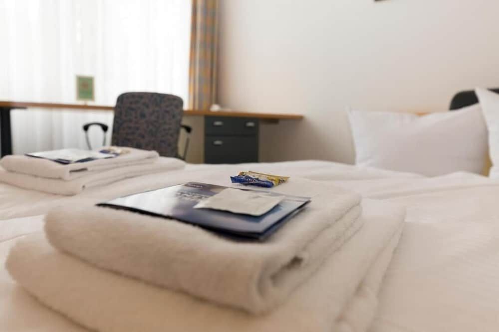 Seepark Hotel am Wandlitzsee Comfort Double or Twin Room, 1 Bedroom, Non Smoking, Garden View 4