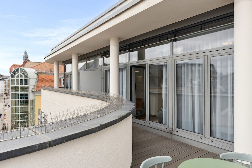 Limehome Zwickau Magazinstr. Economy suite with sofa bed & balcony 6