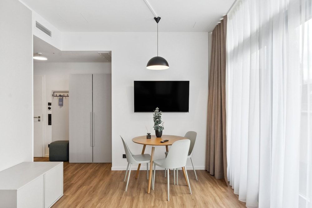 Limehome Zwickau Magazinstr. Economy suite with sofa bed & balcony 13