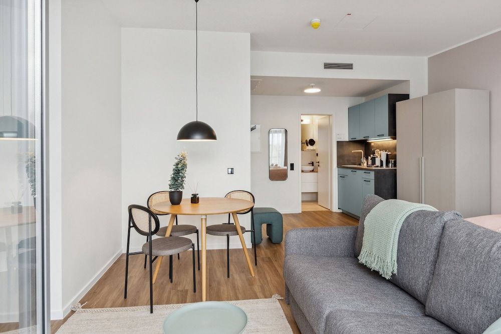 Limehome Zwickau Magazinstr. Economy suite with sofa bed & balcony 11