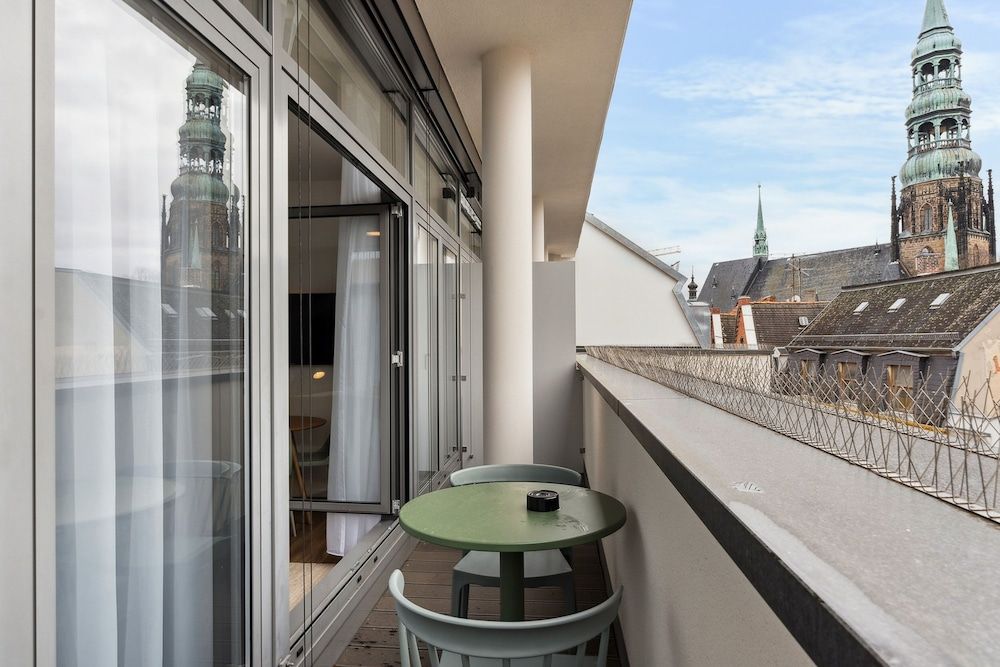 Limehome Zwickau Magazinstr. Economy suite with sofa bed & balcony 8