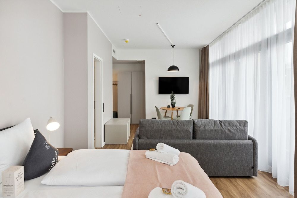 Limehome Zwickau Magazinstr. Economy suite with sofa bed & balcony 15