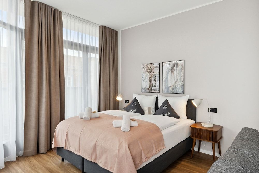 Limehome Zwickau Magazinstr. Economy suite with sofa bed & balcony