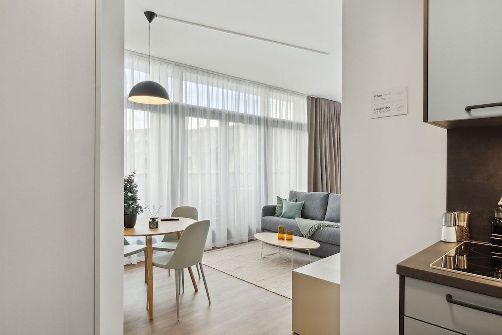 Limehome Zwickau Magazinstr. Economy suite with sofa bed & balcony 16