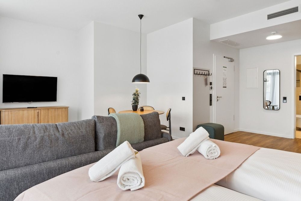 Limehome Zwickau Magazinstr. Economy suite with sofa bed & balcony 14