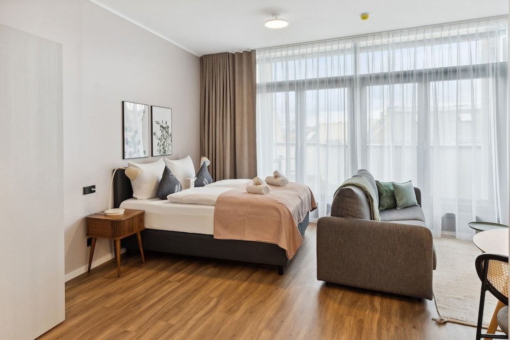 Limehome Zwickau Magazinstr. Economy suite with sofa bed & balcony 5