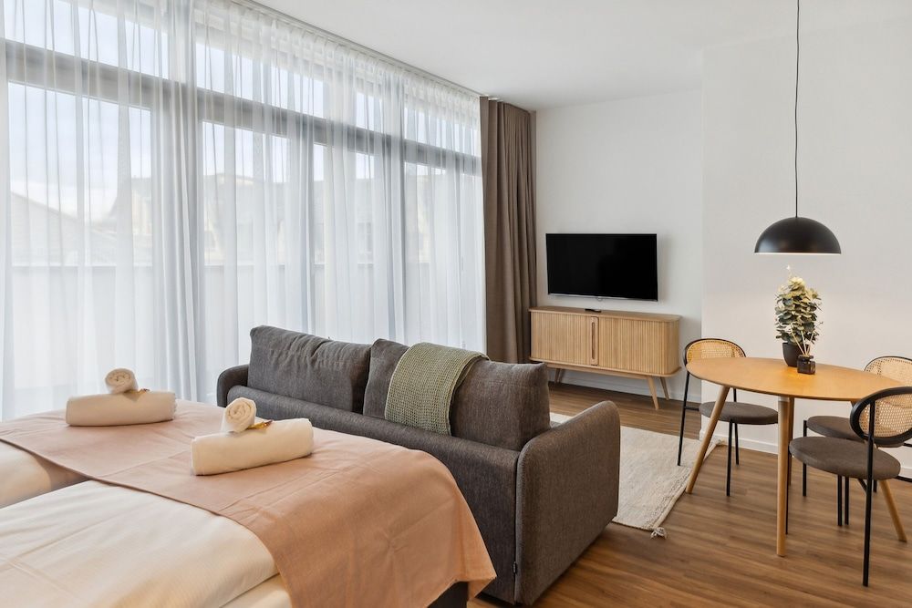 Limehome Zwickau Magazinstr. Economy suite with sofa bed & balcony 12