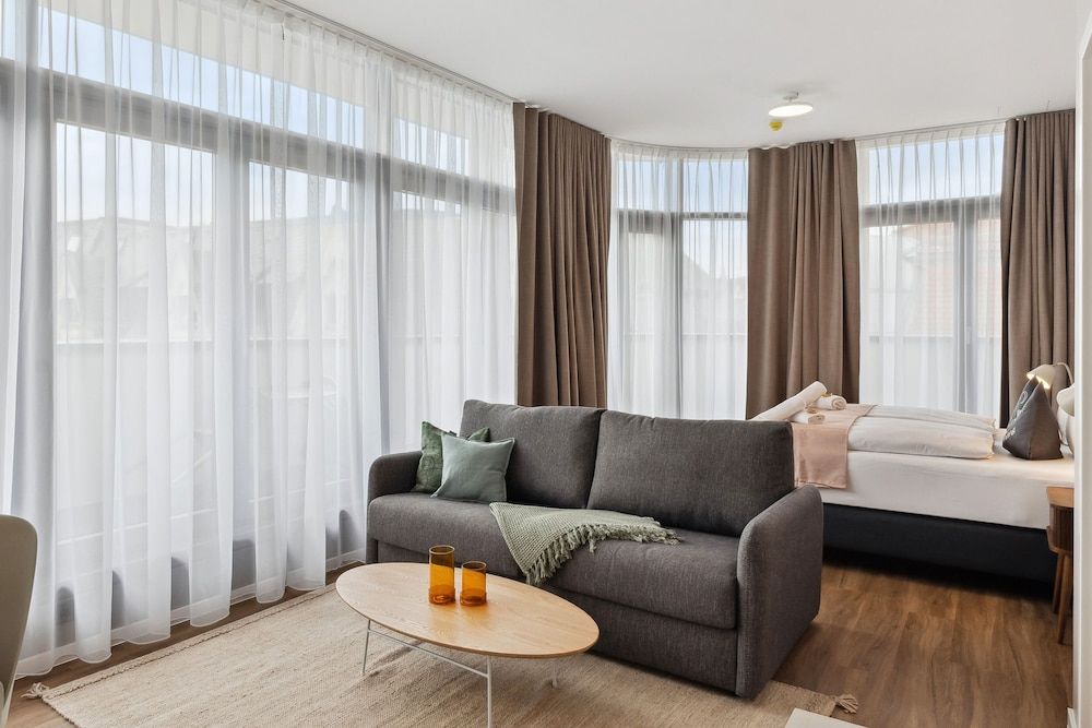 Limehome Zwickau Magazinstr. Economy suite with sofa bed & balcony 4