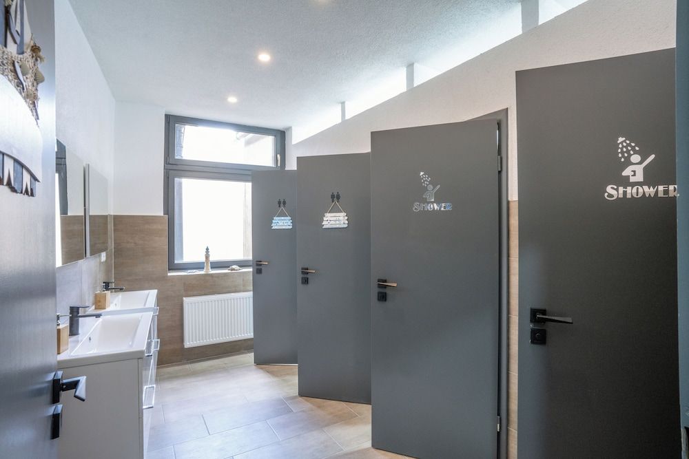 Duisburger Hostel Deluxe Triple Room 3