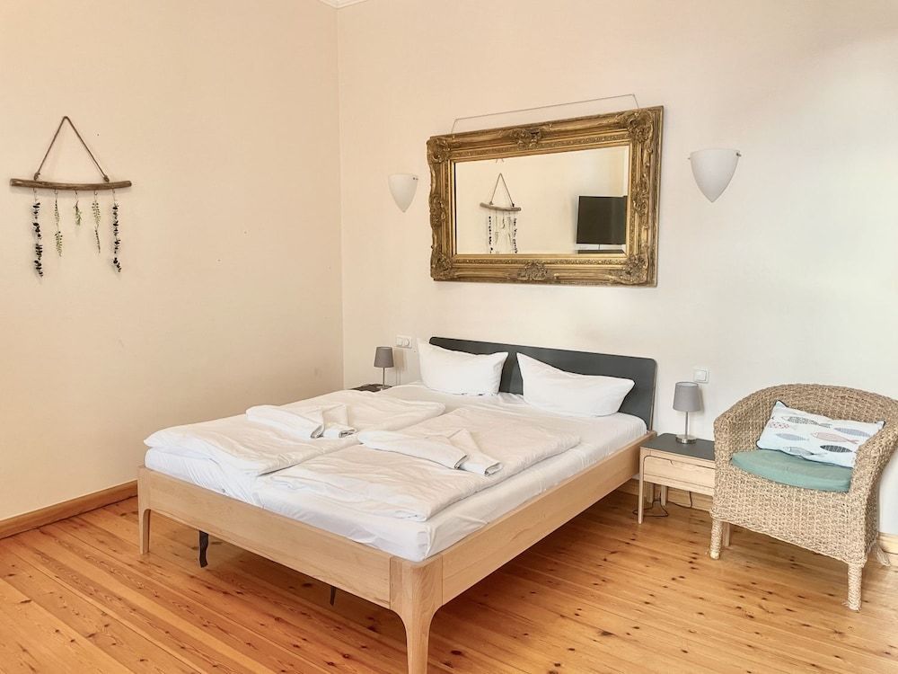 Villa Glaeser Ferienwohnungen Comfort Apartment, 1 Queen Bed, Kitchen 2