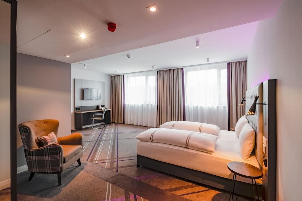 Twin Room, Roll-in Shower