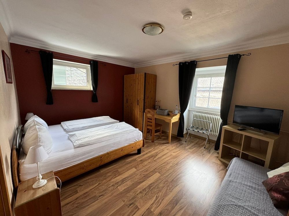 Schloss Hotel Kastellaun Comfort Double Room 5