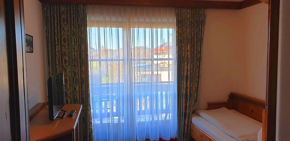 Alpenhotel Rosenhof Ruhpolding Classic Single Room 2