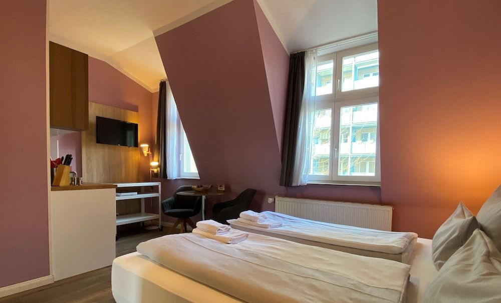 Studio, 1 King Bed, Private Bathroom, City View