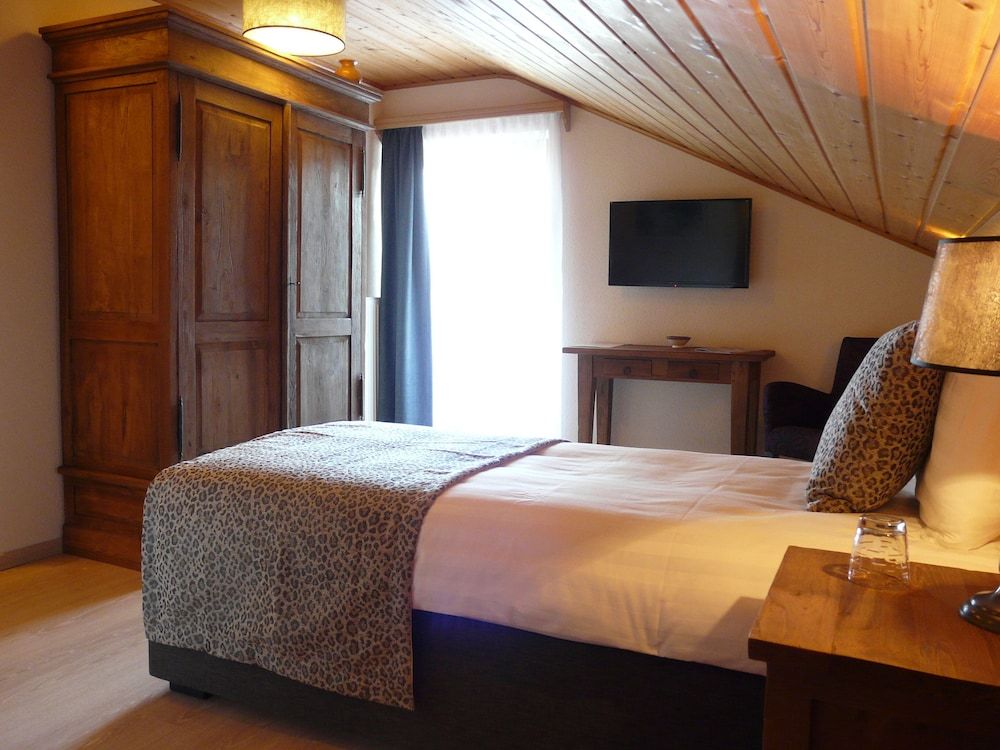 Classic Single Room, Balcony, Hill View
