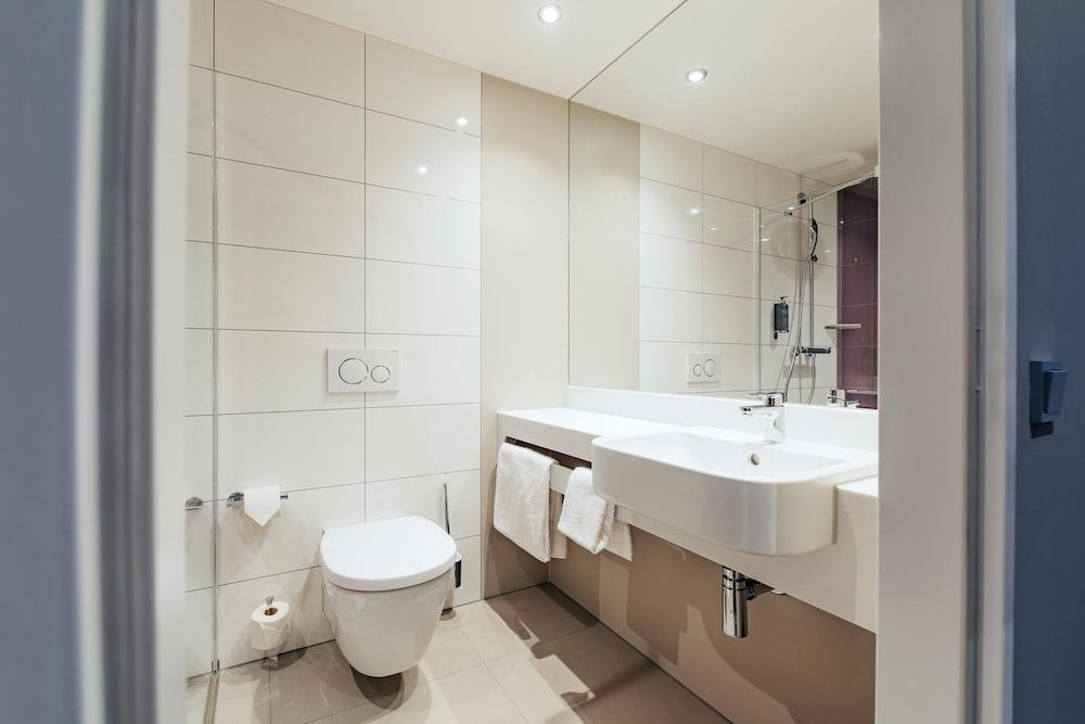 Premier Inn Rosenheim City Lokhöfe Standard Triple Room 3