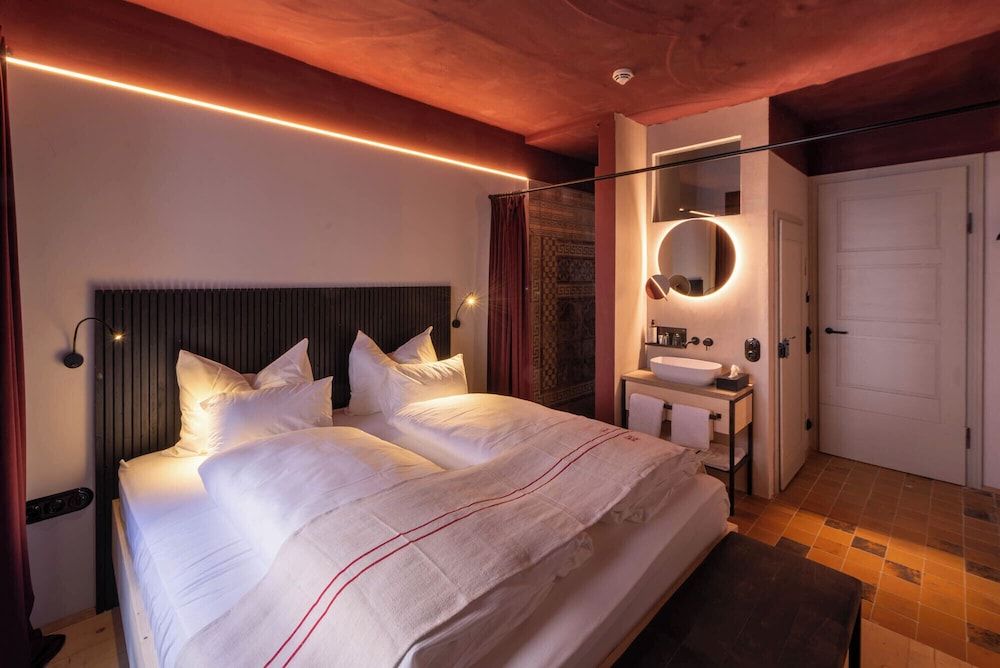 Hotel Kühbacher Classic Double Room, Courtyard View 8